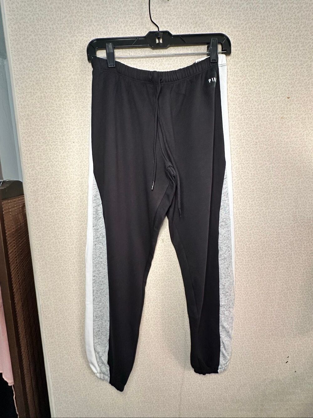 NWT L Victoria’s Secret Pink joggers